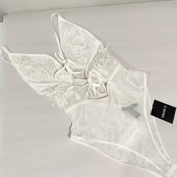 FOREVER 21 Sheer Floral Embroidered Bodysuit Ivory White Size Medium - Picture 2 of 11